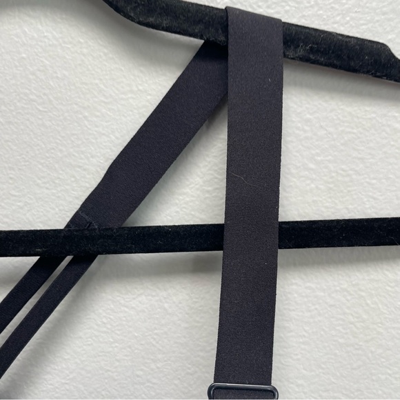 Victoria Secret Sport Bra 36DD Underwire Grey Lined Cross Back - Picture 6 of 9